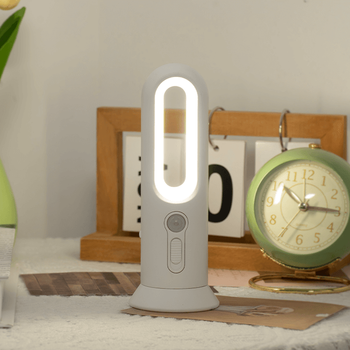 Lámpara LED recargable multimodo JackonLux: lámpara nocturna con sensor de movimiento, apagado automático a los 30 segundos, linterna con botón lateral, compacta y portátil.